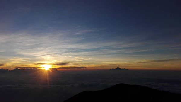 Mount agung trekking via besakih temple e1501340073905