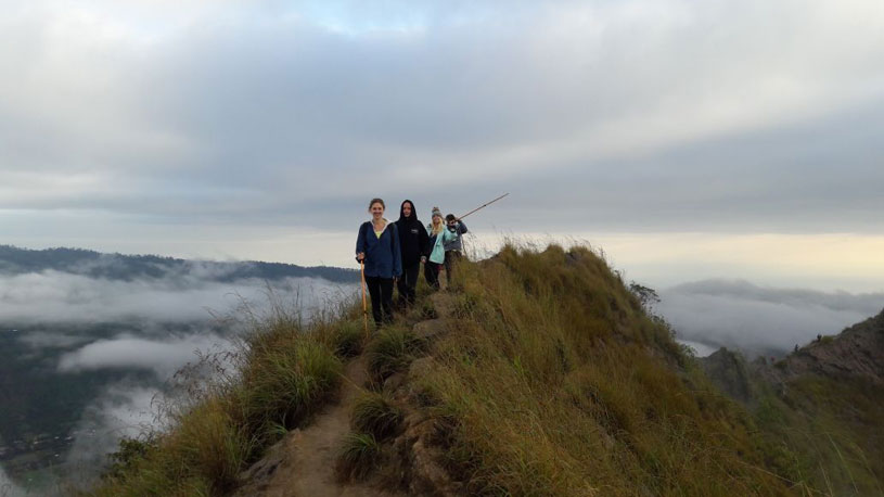 Is it safe to climb mount batur during mount agung alerts?